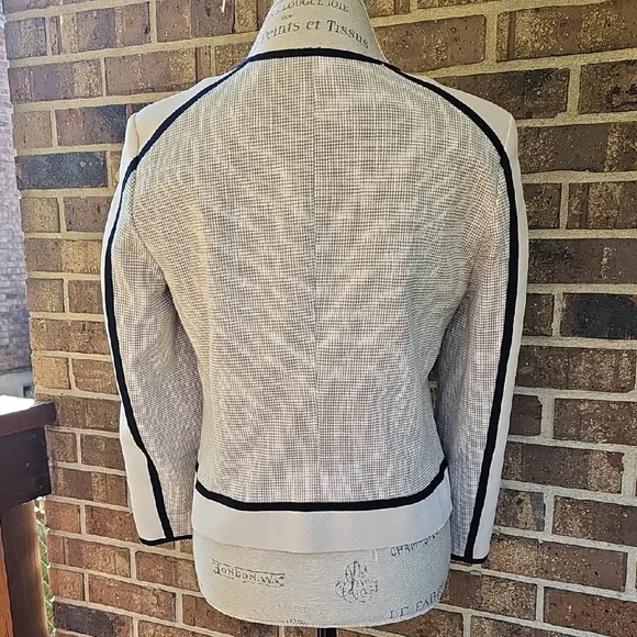 Ann Taylor black and ivory blazer sz 8 - Picture 4 of 13